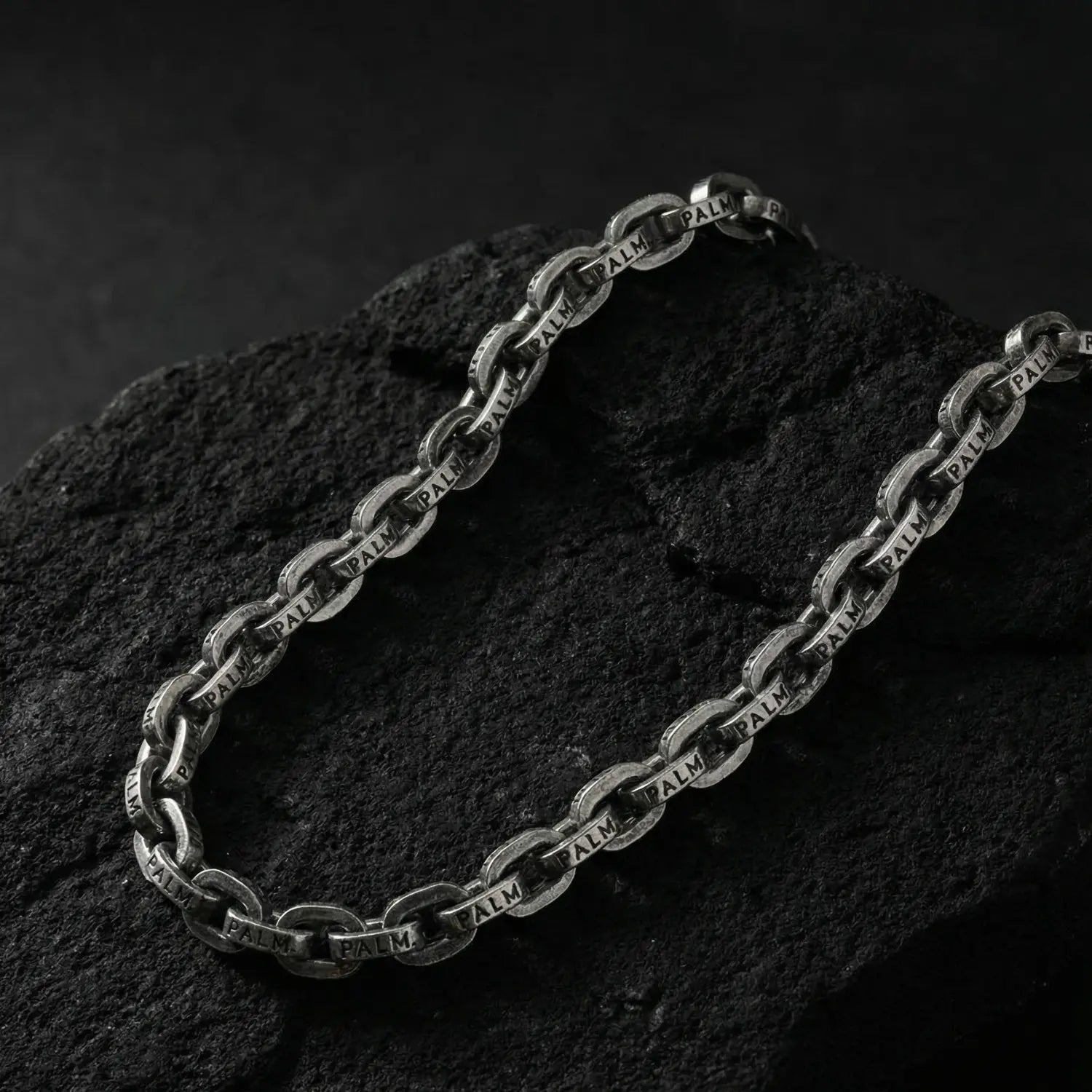 INITIAL NECKLACE.