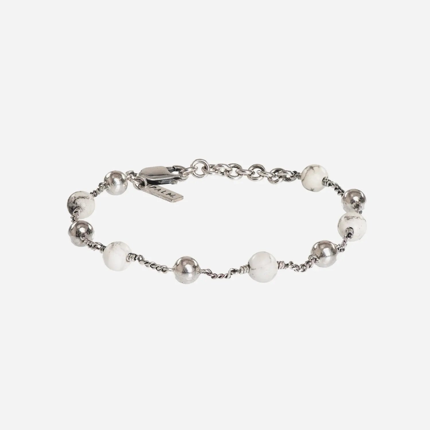 Herenarmband met natuurlijke howliet kralen en zilveren details – HOWLITE BRACELET van PALM. Jewelry