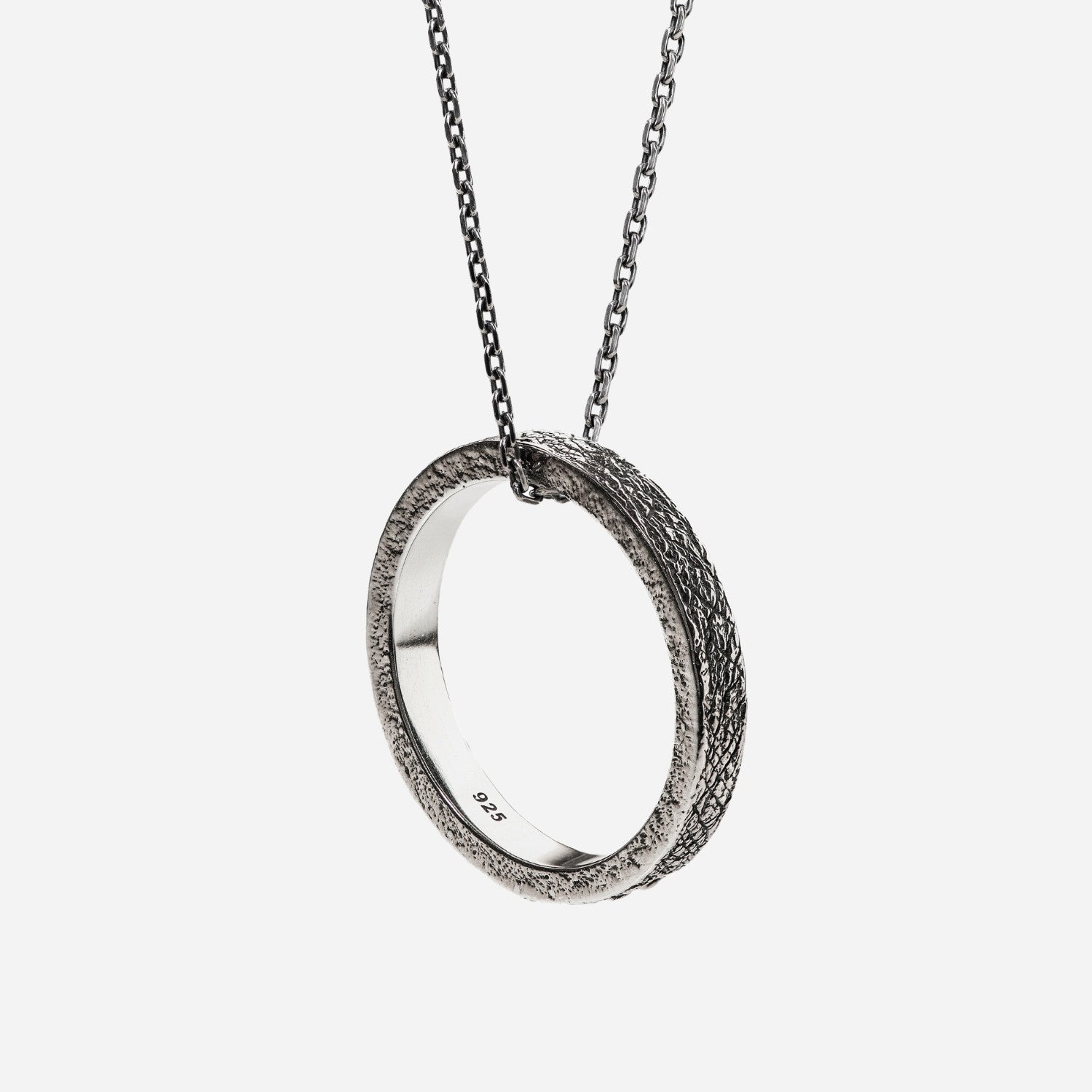 CIRCLE NECKLACE.