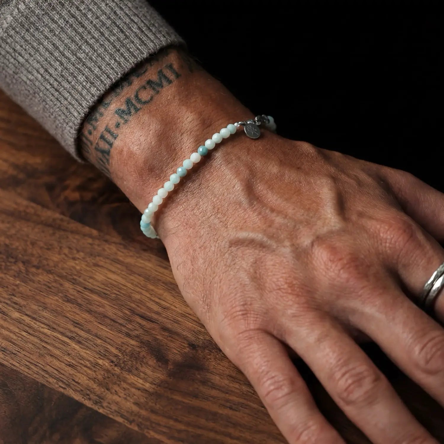 Zilveren herenarmband met amazoniet stenen detail close-up