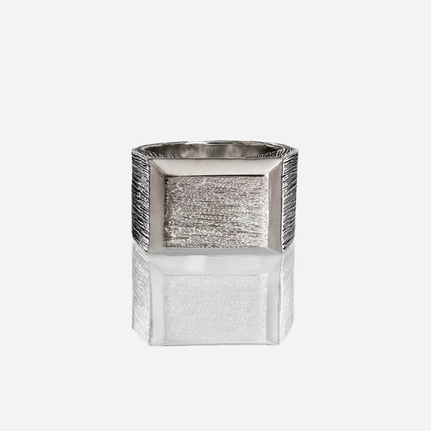 Robuuste zilveren ring, stoer en tijdloos design – PALM. Jewelry