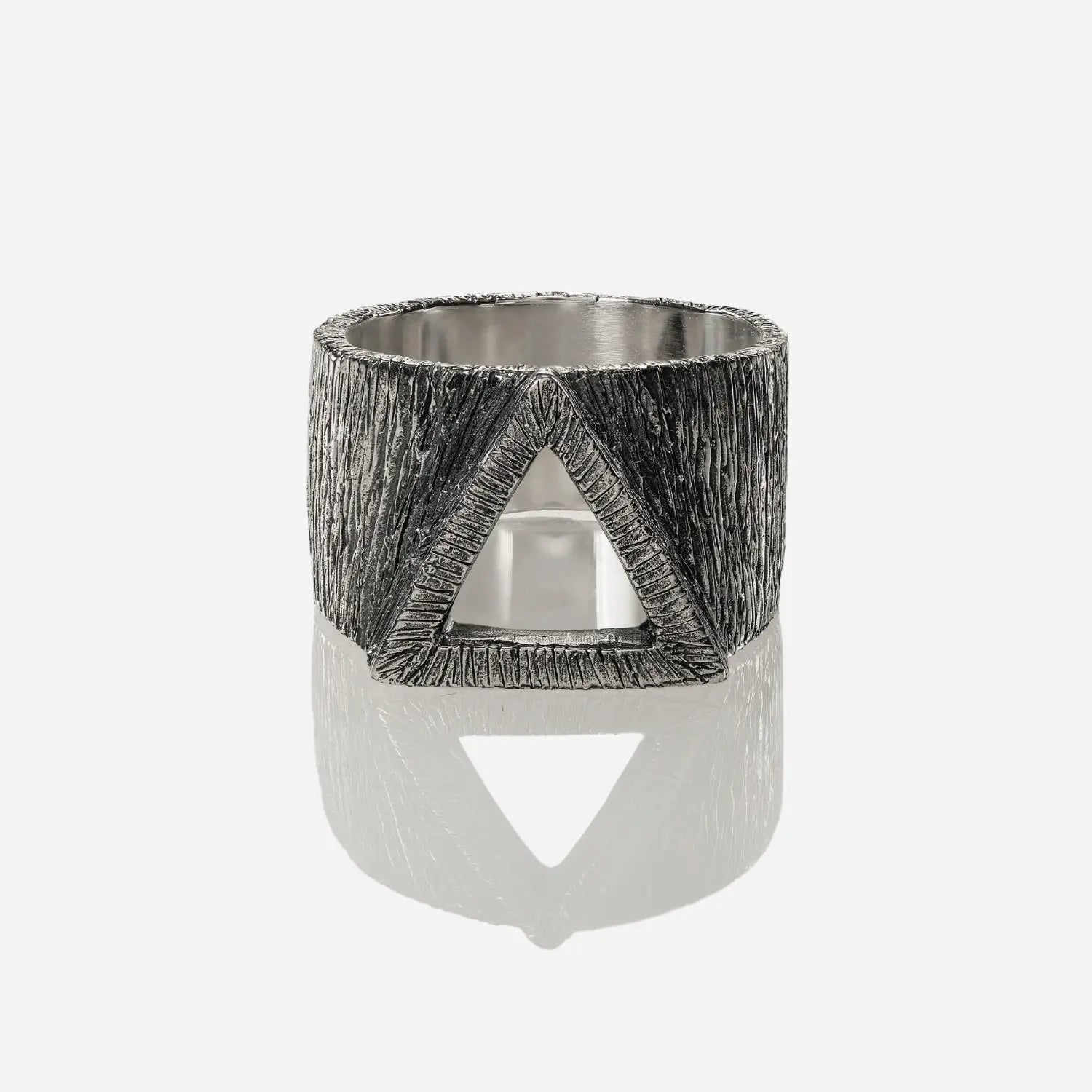 Zilveren herenring met strak geometrisch driehoek design – DRIEHOEK RING van PALM. Jewelry