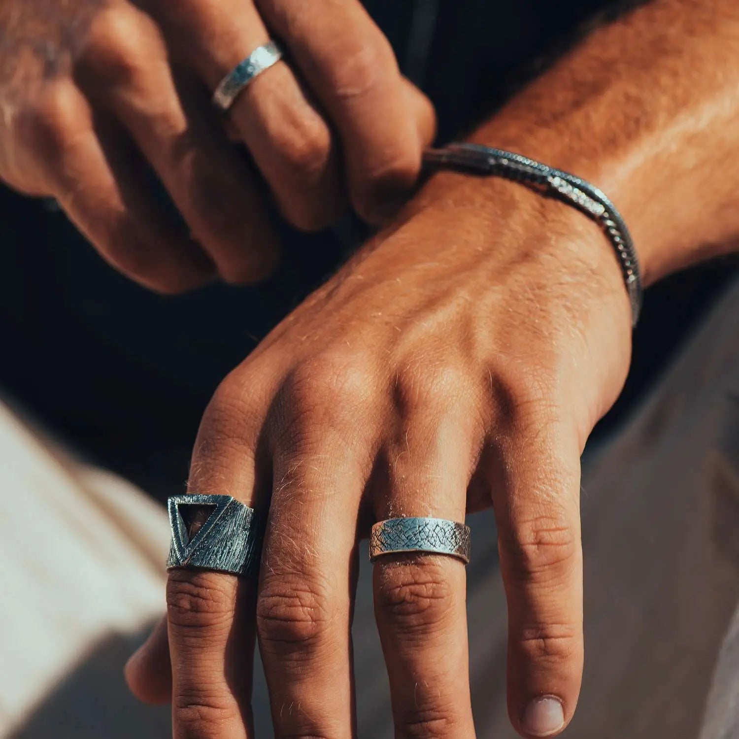 Robuuste zilveren herenring met modern design – NOX RING GROOT van PALM. Jewelry